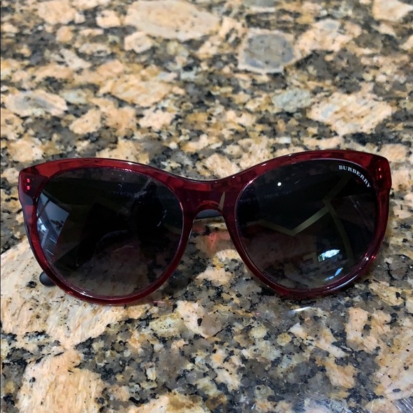 Maroon Burberry Sunglasses, gently used - Picture 1 of 8